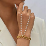 Ins style baroque imitation pearl finger bracelet design crystal hand back bracelet - Image 4
