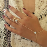 Ins style baroque imitation pearl finger bracelet design crystal hand back bracelet - Image 3