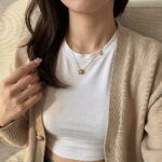 2026 New Titanium Steel Fading Floral INS Trendy Niche Design Light Luxury Rose Diamond 18k Gold Necklace - Image 4