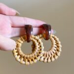 Silver needle rattan knitted round earrings, light luxury, high-end earrings, women's vacation style, fashion and versatility, earrings, and niche design - Image 2