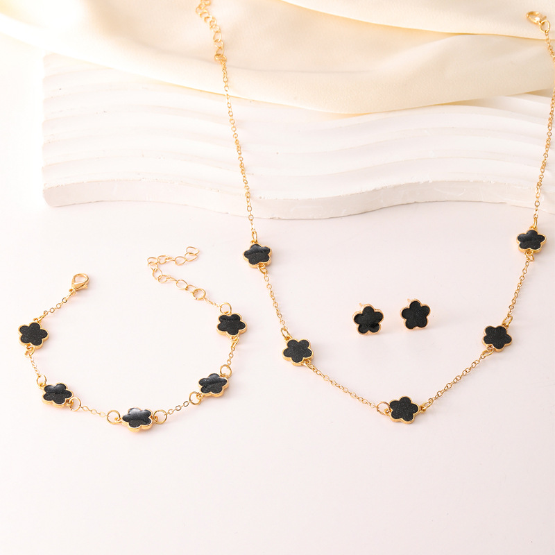 O1CN01kn7Upn1pppgwVwppY_2217166585410-0-cib.jpg Lucky flower jewelry set female five-leaf clover necklace bracelet - Image 1
