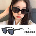 Q5 - Black frame gray sheet