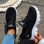 Black (This shoe is in European size)
