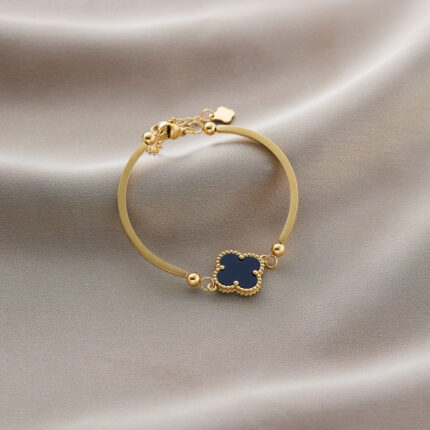 Clover black half-bracelet gold
