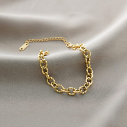 Flower dotted cross chain gold