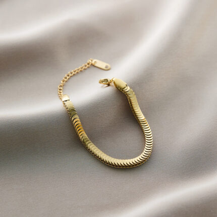 Moon chain gold
