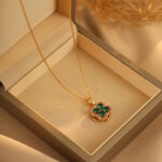 Rotating emerald four-leaf flower necklace women's light luxury niche design sense advanced 2025 new temperament collarbone necklace - Image 3