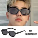 R4 - Gray sheet with black frame