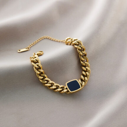 Black card Cuban chain gold