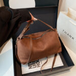 Women's High-End Large-Capacity Commuter Tote Bag Autumn/Winter Fashion Versatile Shoulder Bag - Image 3