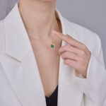Rotating emerald four-leaf flower necklace women's light luxury niche design sense advanced 2025 new temperament collarbone necklace - Image 4