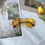 Black frame yellow piece