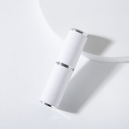 8; white