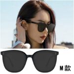 Q7 - Black frame gray flakes