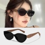 T21 - Black frame wood grain legs