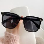 Q08 - Black frame black gray sheet