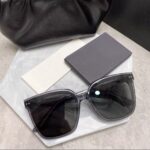 R8 - black frame gray flakes