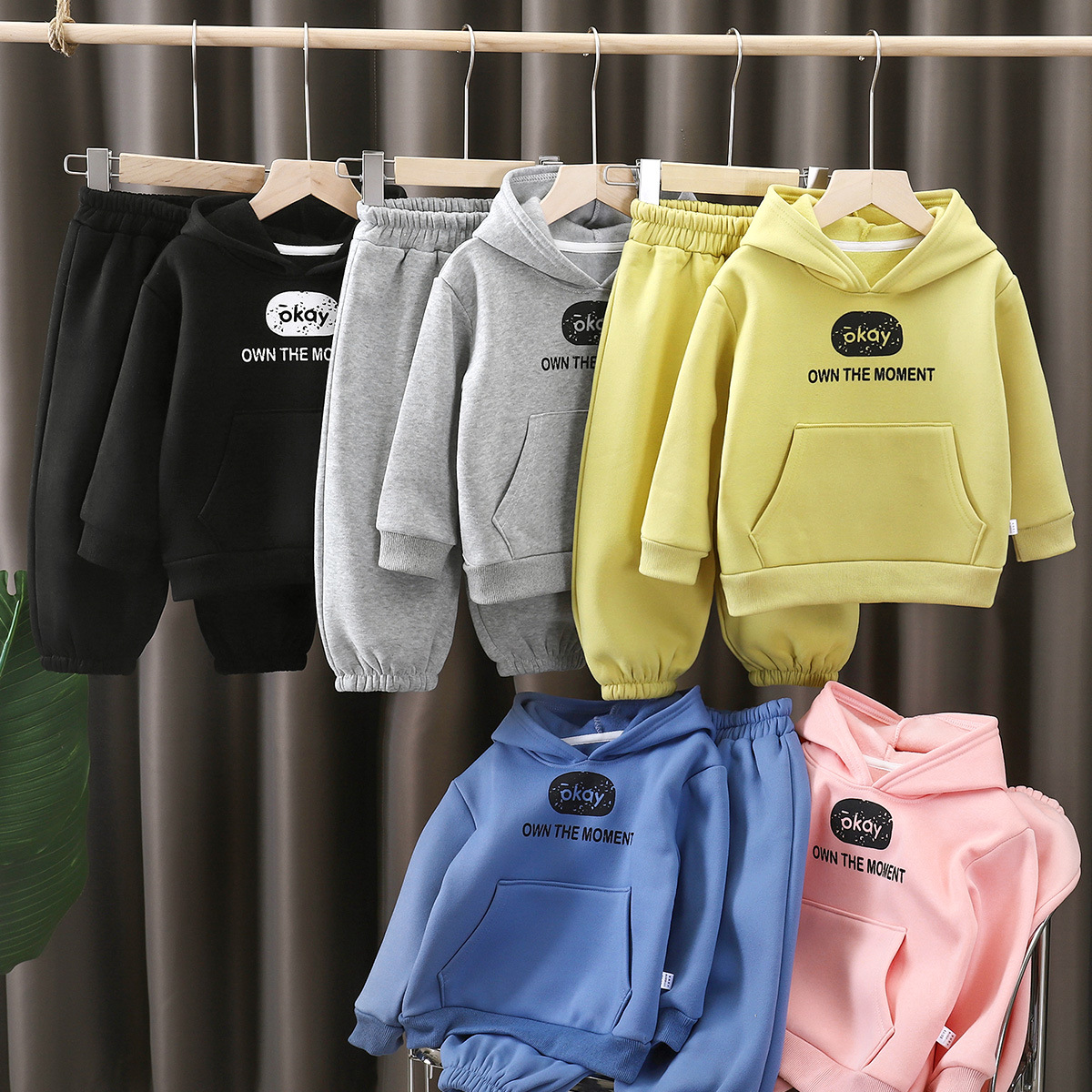 O1CN01kmcoVT1aXJYEqwyus_2274733339-0-cib.jpg Children's Winter Warm Fleece Sweatshirt Set Thickened Hooded Pullover & Sports Sweatpants Two-Piece Outfit for Girls & Babies - Image 1