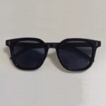 U1 - black frame black gray sheet