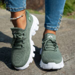 Green (This shoe is in European size)