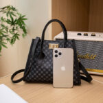 New Fashion Handbag 2023 Women Bag Southeast Asia Cheap Women's Bag Vintage Platinum Bag Printed Bag - Image 2