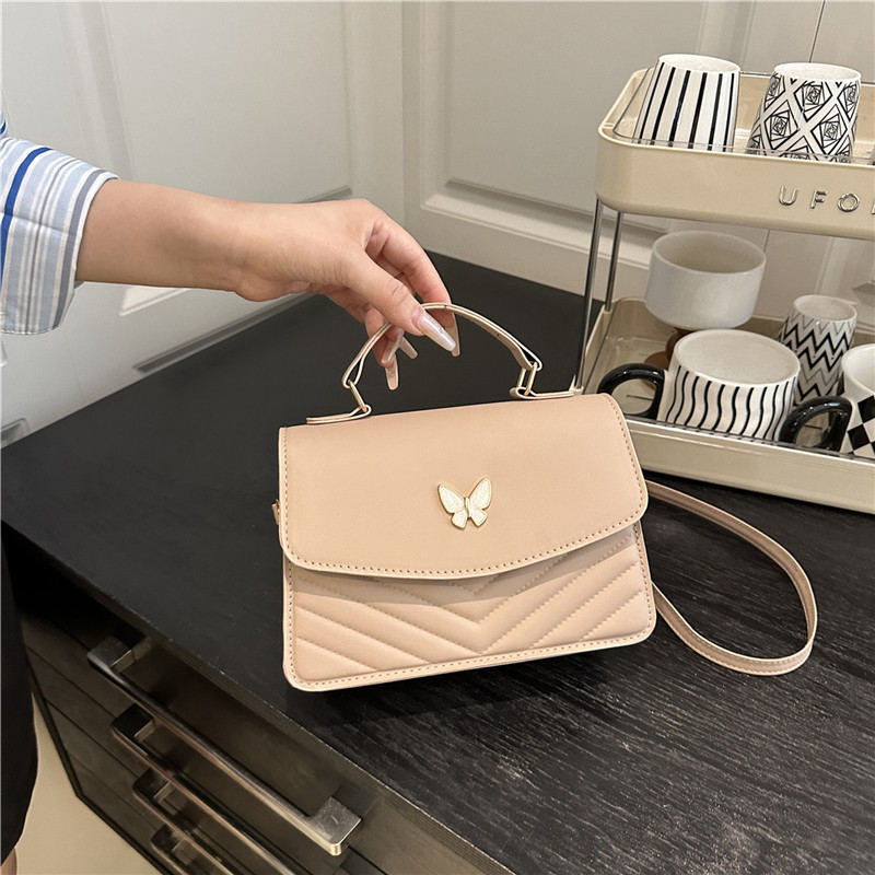 O1CN01s3uiio1NO4XhJ2Uil_2201421891559-0-cib.jpg Versatile Popular New Bow Fashion Small Square Bag, Women's Personality Casual Light Luxury High-End Temperament Crossbody Bag - Image 1
